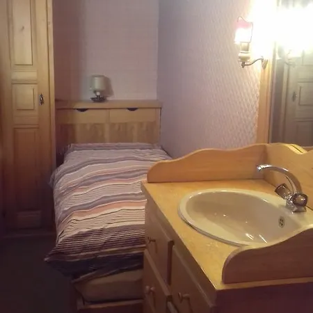 아파트 Authentic 2 Bedroom *