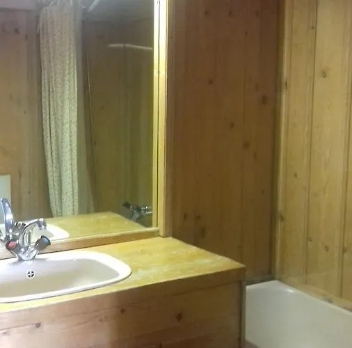 Authentic 2 Bedroom アパート *