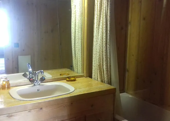 Authentic 2 Bedroom アパート *